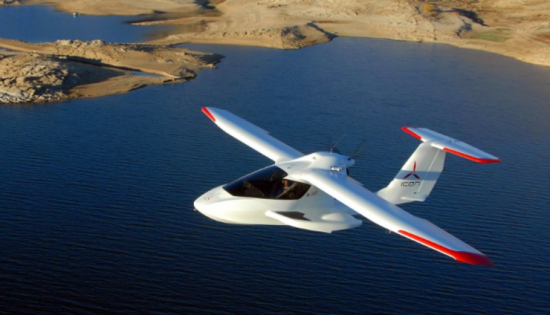 Avión Icon A5