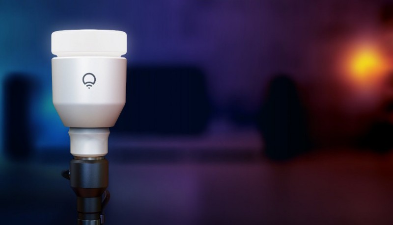 LIFX cambia el color y la intensidad de la luz con tu móvil | buenespacio