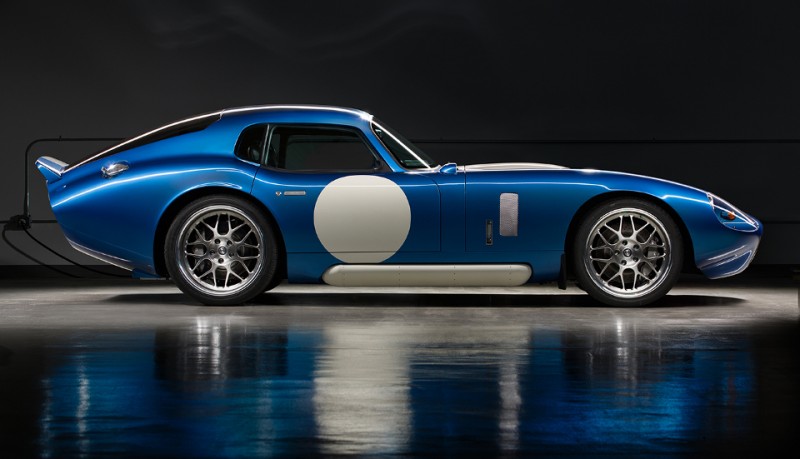 Renovo Couper supercoche eléctrico